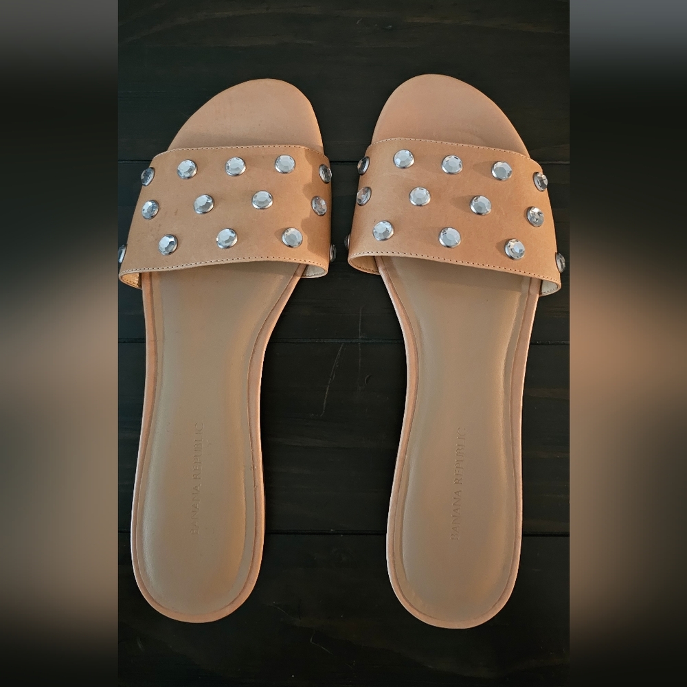 Banana RepublicOlena Embellished Slip-On Flat Leather Sandals, size 9